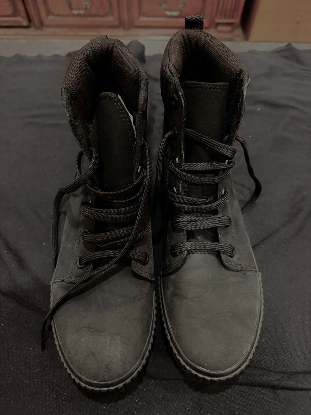 Timberland Women's Skyla Bay 6-Inch Sneaker Boots Black Nubuck A2GFT